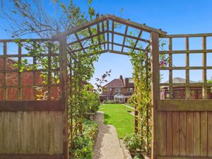 ARCH TO REAR ASPECT- click for photo gallery